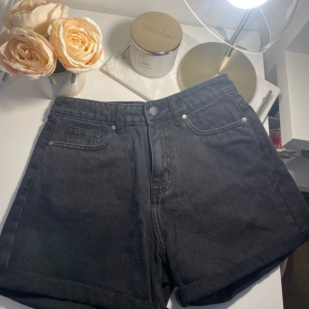 Pretty Little Thing, Size 8, Black denim shorts